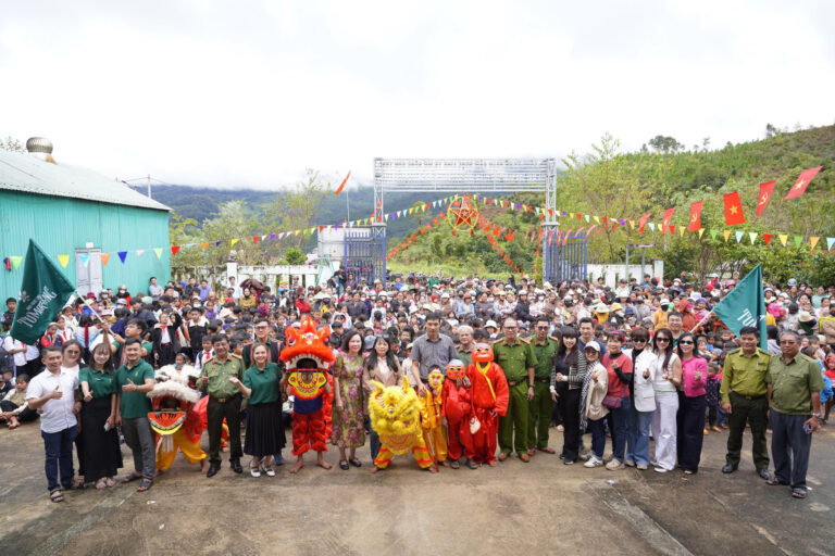 Rước Trăng Lên Bản