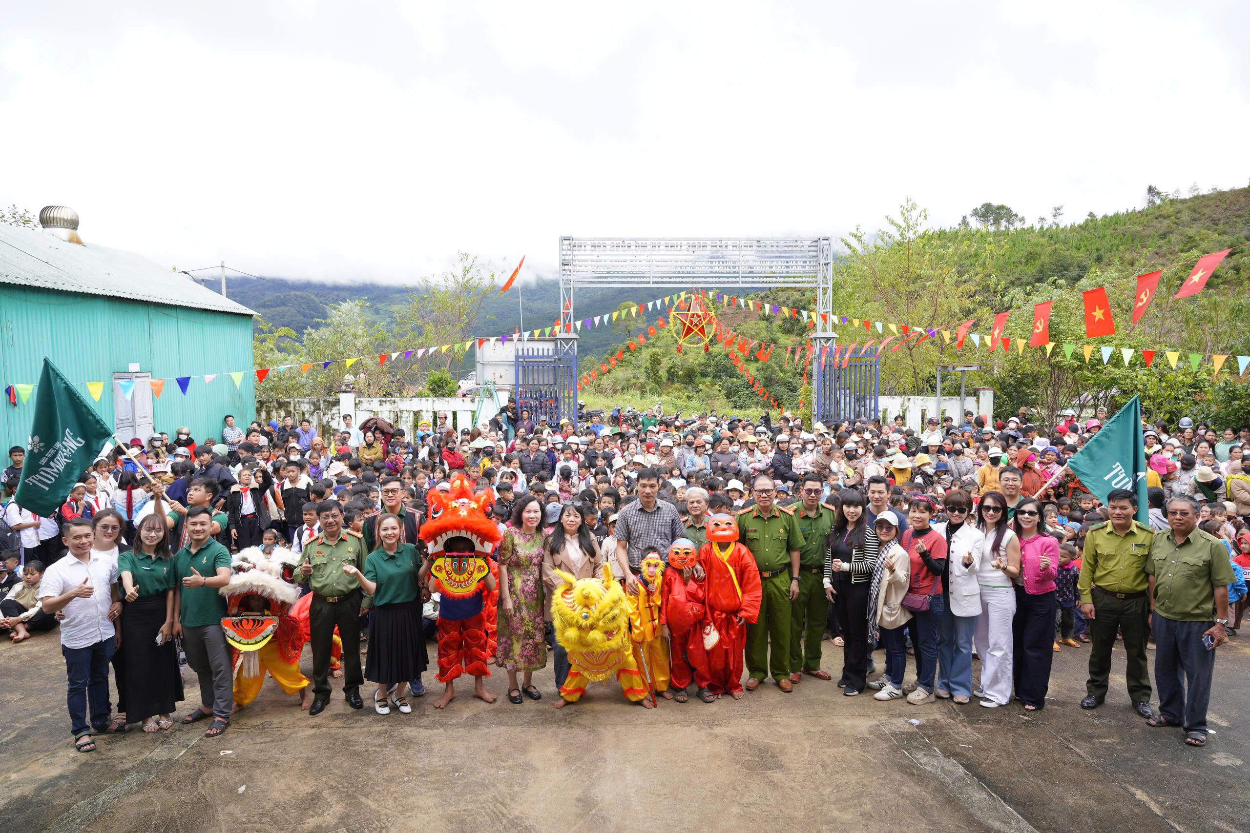 Rước Trăng Lên Bản