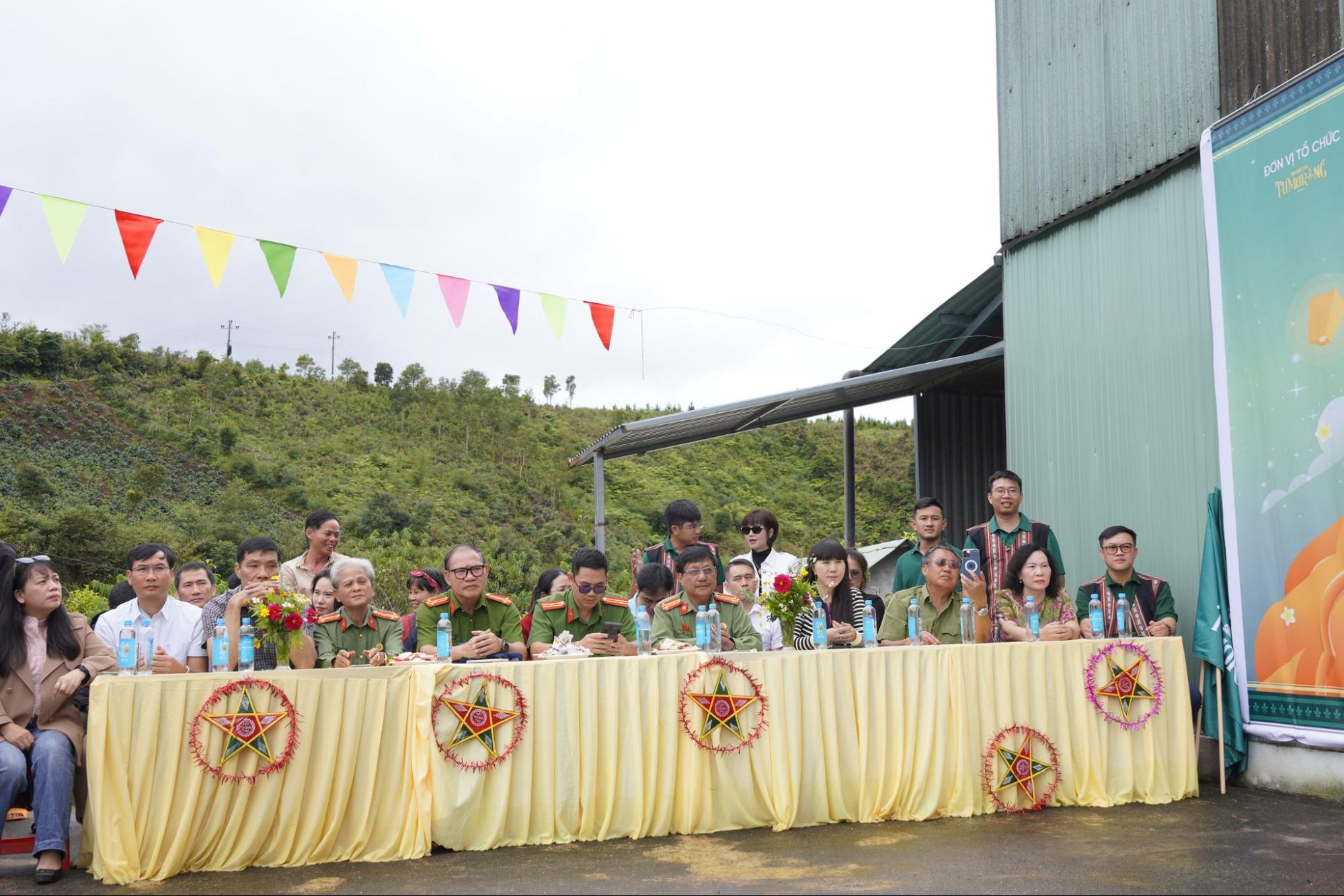 Rước Trăng Lên Bản 