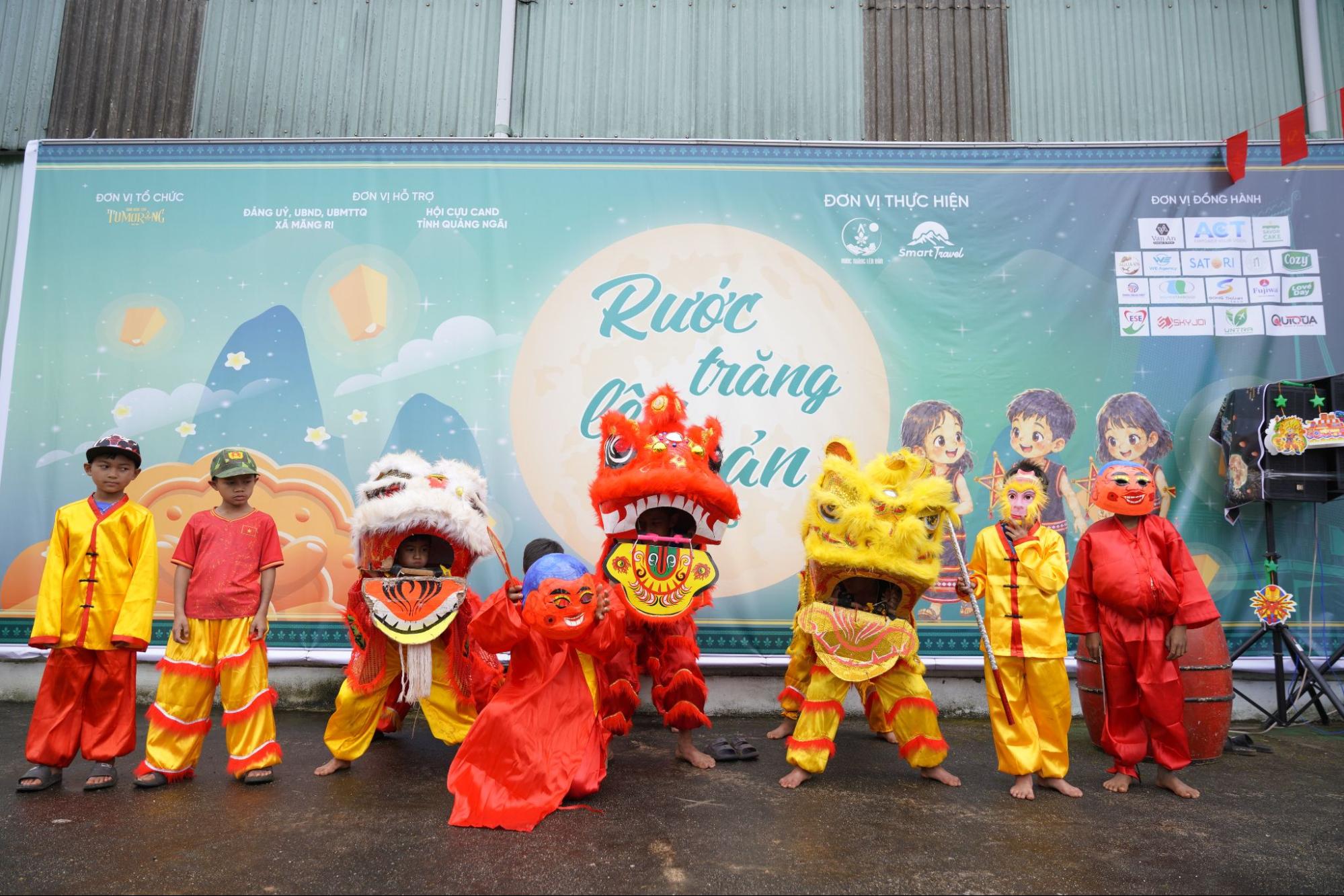 Rước Trăng Lên Bản 