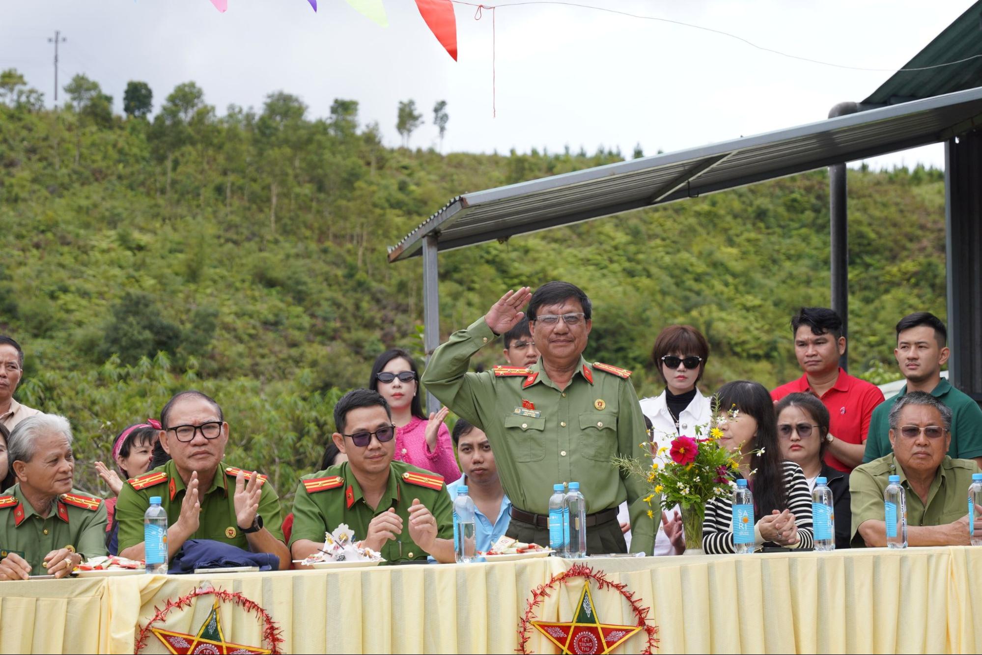 Rước Trăng Lên Bản 