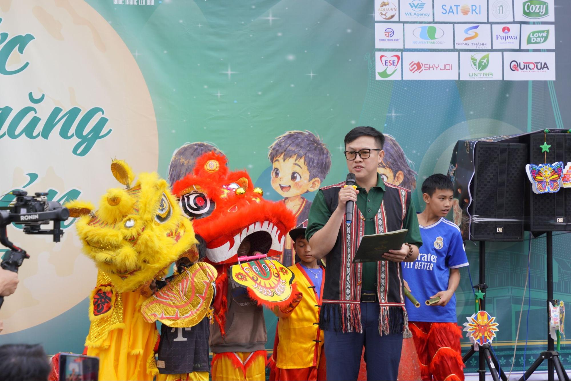Rước Trăng Lên Bản